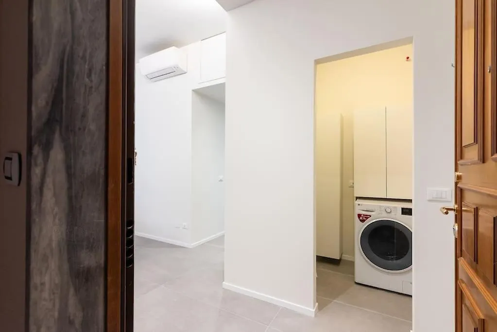 Modern Apartment Ac, Wifi Next To 2 Metro Line Stations And City Life Area Italy
