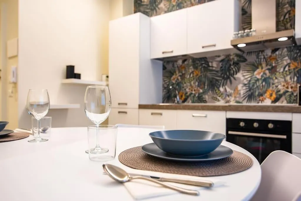 Modern Apartment Ac, Wifi Next To 2 Metro Line Stations And City Life Area Italy